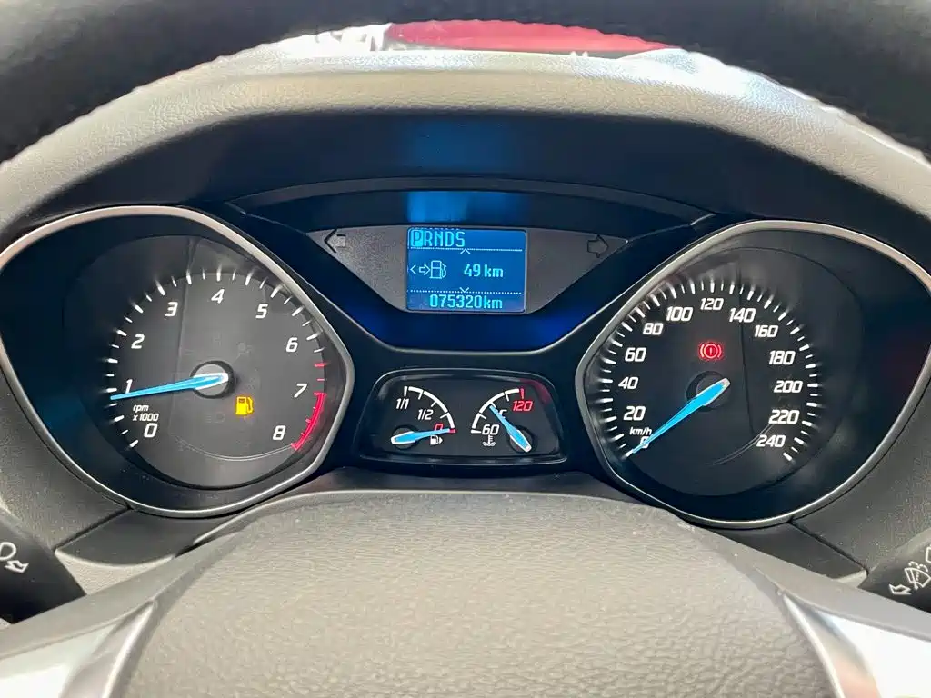 Ford Focus 2015 — фото 14