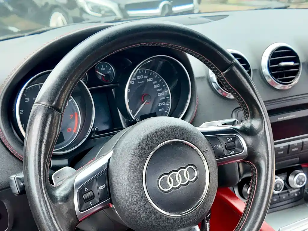 Audi TTS 2013 — фото 25