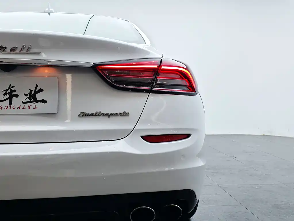 Maserati Quattroporte 2014 — фото 10