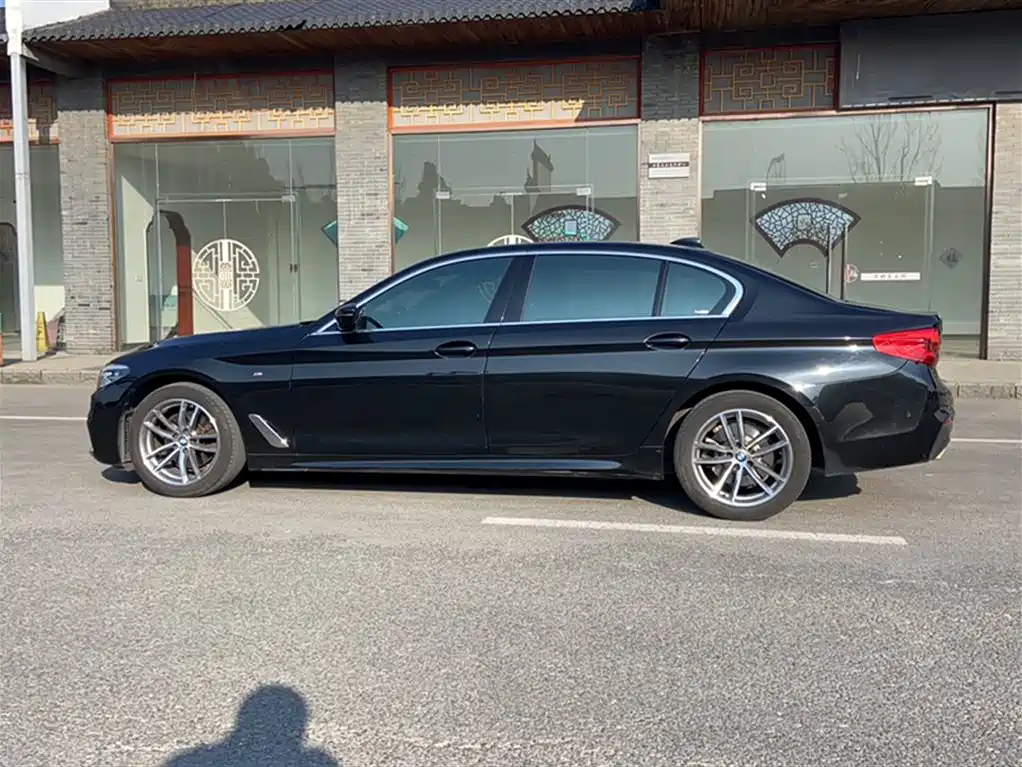 BMW 5 Series 2020 — фото 22