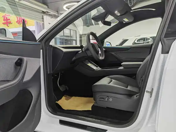 Tesla Model Y 2026