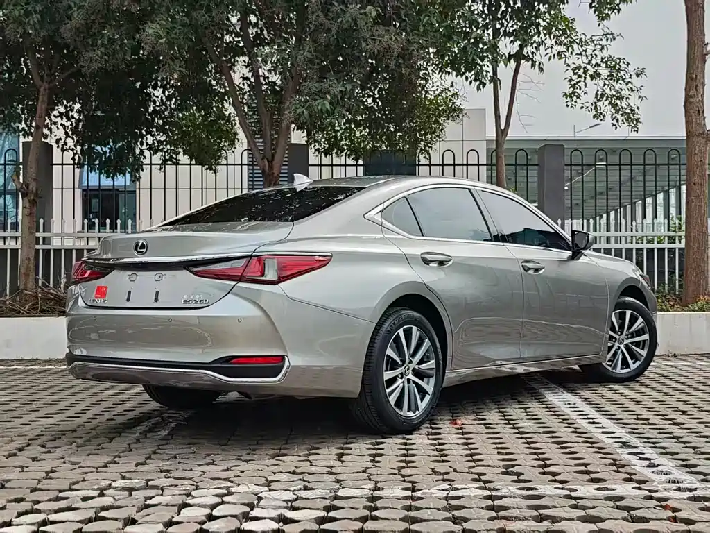 Lexus ES 2021 — фото 22