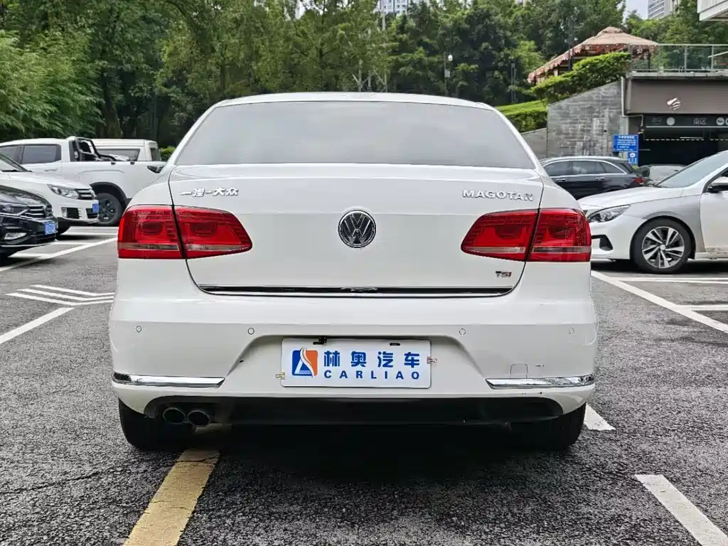 Volkswagen Magotan 2012
