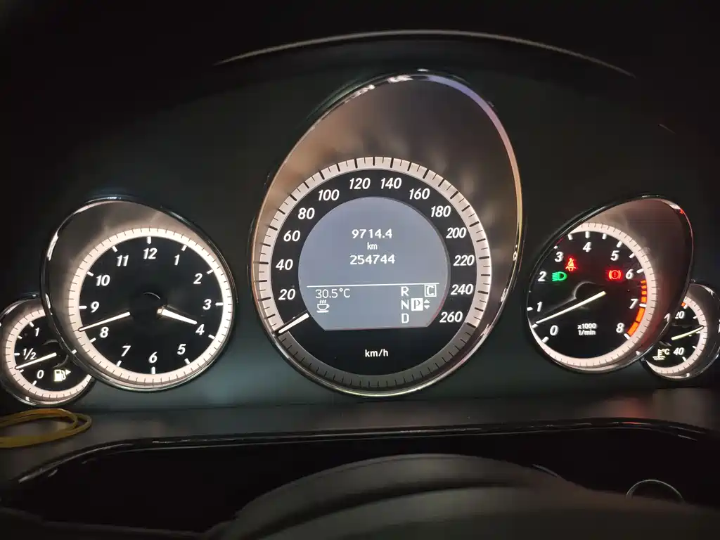 Mercedes-Benz E-Class 2010 — фото 17