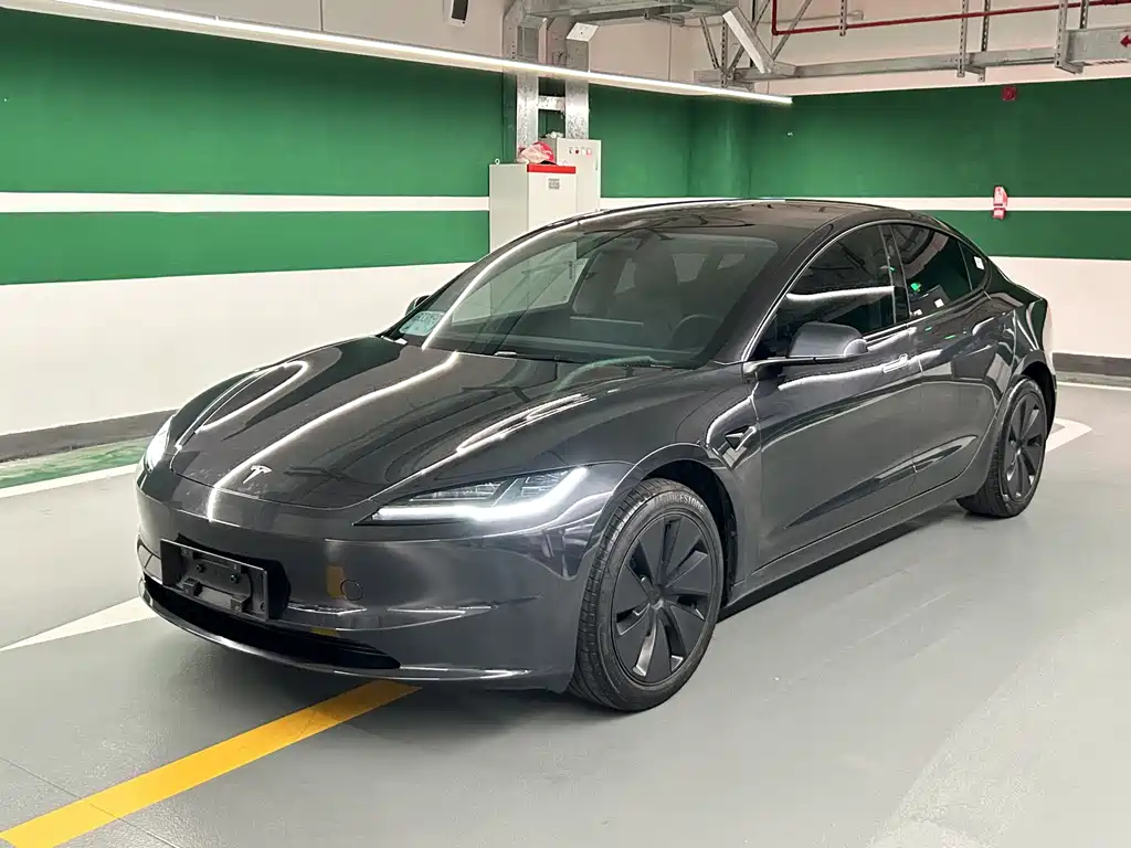 Tesla Model 3 2025 — фото 1