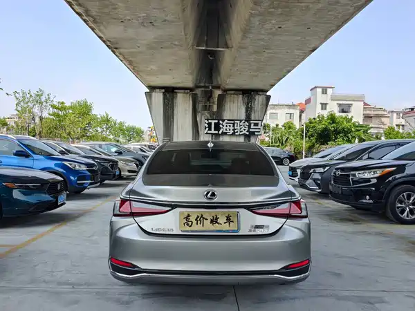 Lexus ES 2024