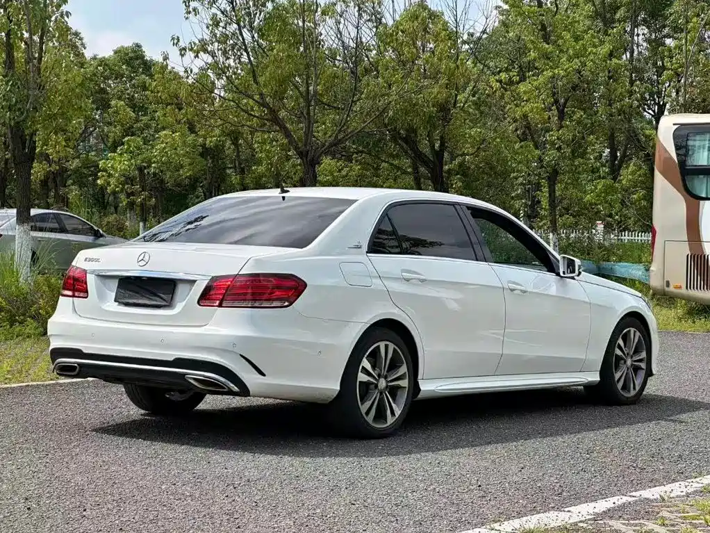 Mercedes-Benz E-Class 2015 — фото 9