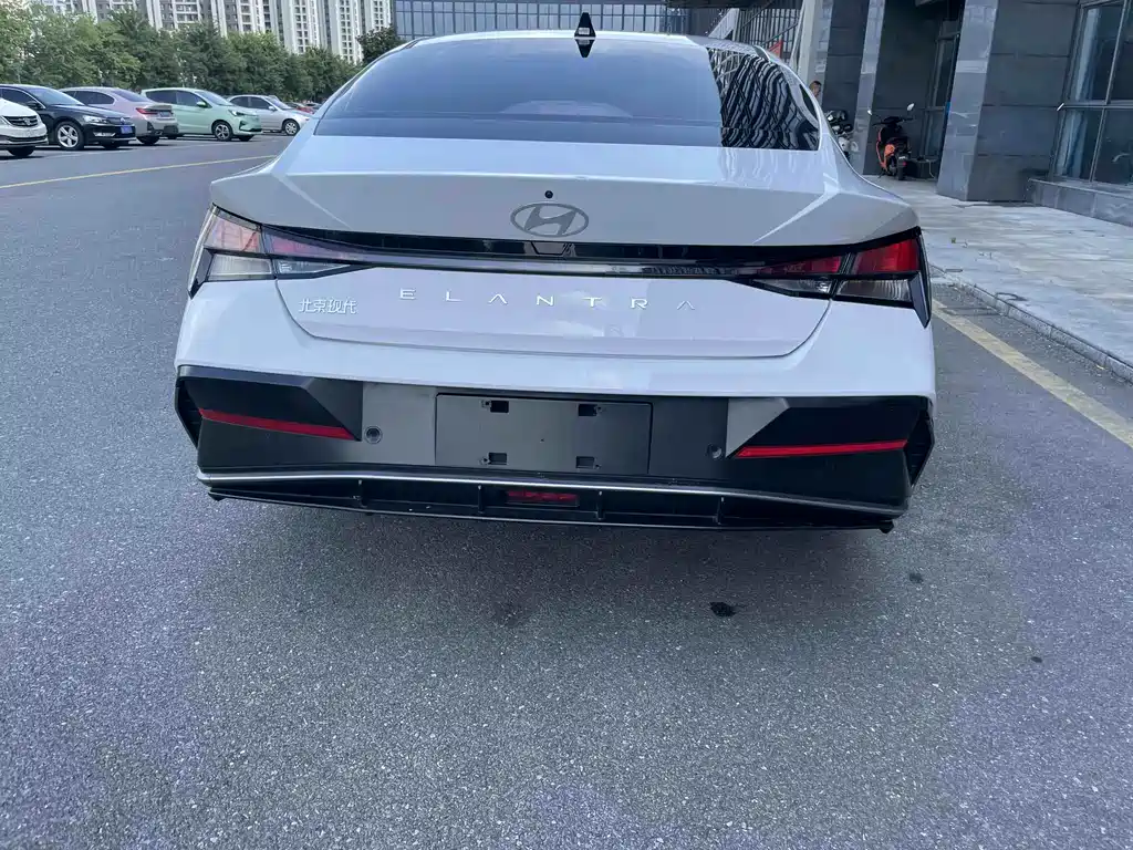 Hyundai Elantra 2025