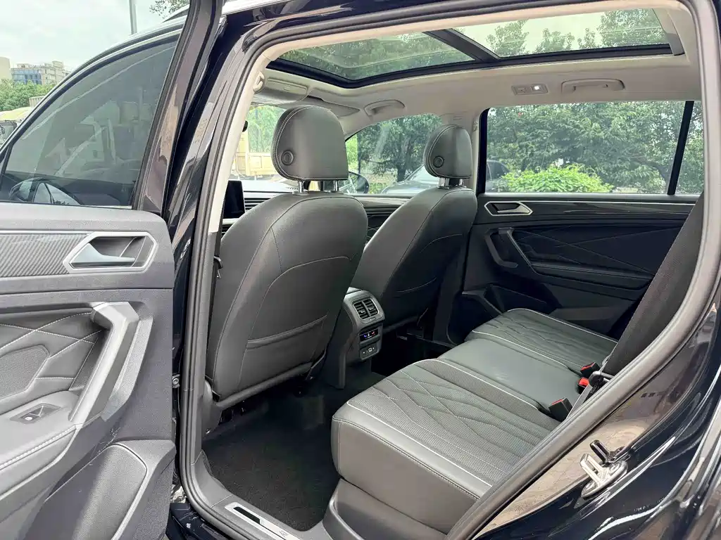 Volkswagen Tiguan L 2023 — фото 6