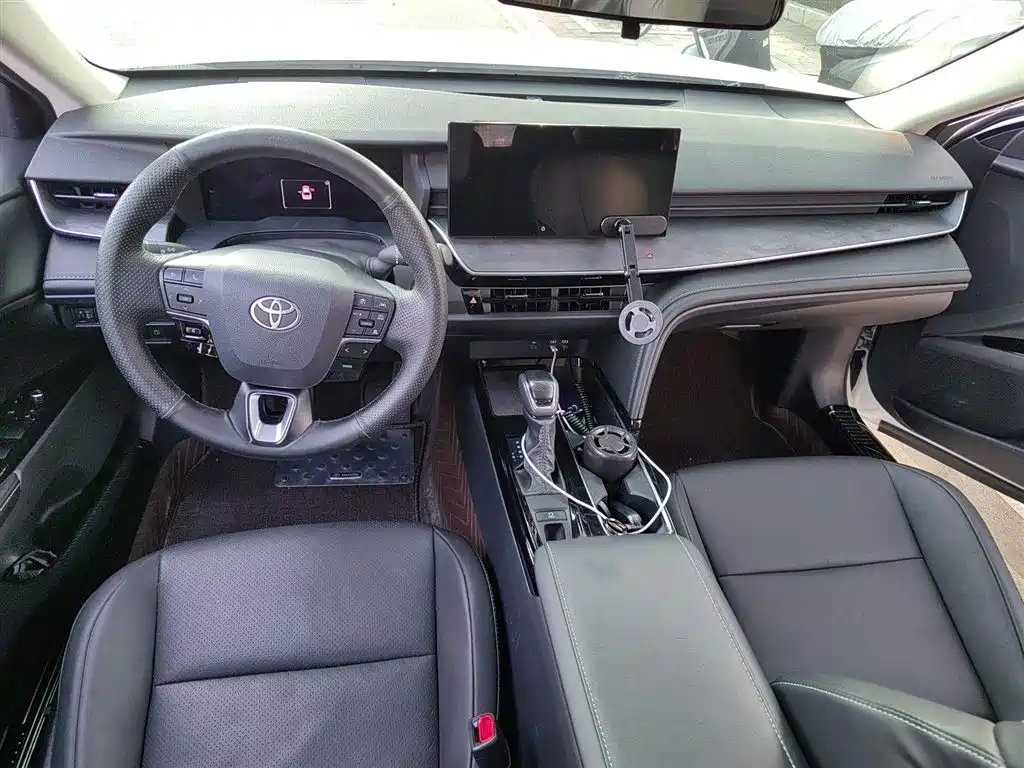 Toyota Camry 2024 — фото 13