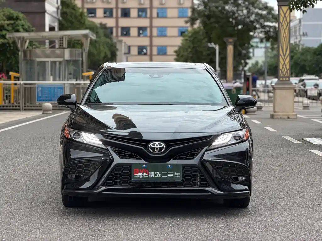 Toyota Camry 2023 — фото 2