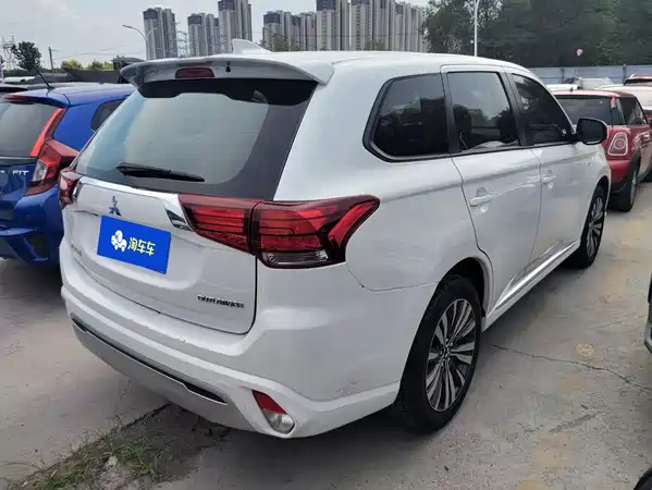 Mitsubishi Outlander 2022