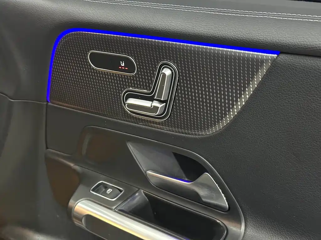 Mercedes-Benz GLB 2023 — фото 16