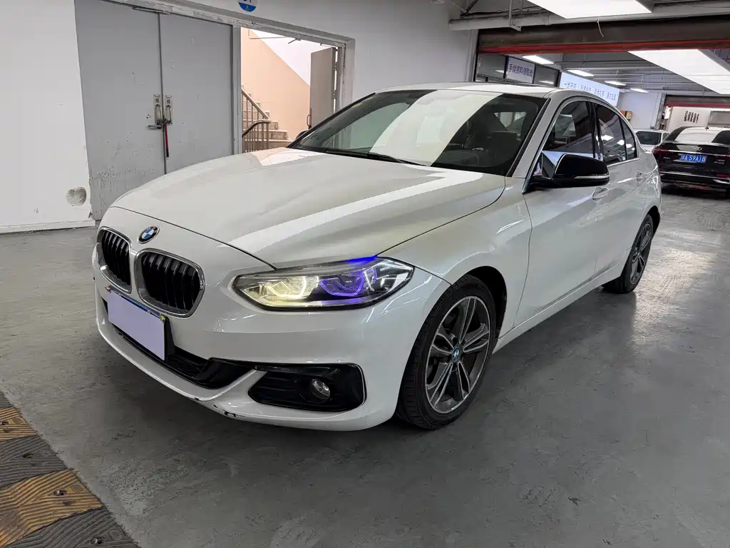 BMW 1 Series 2018 — фото 1