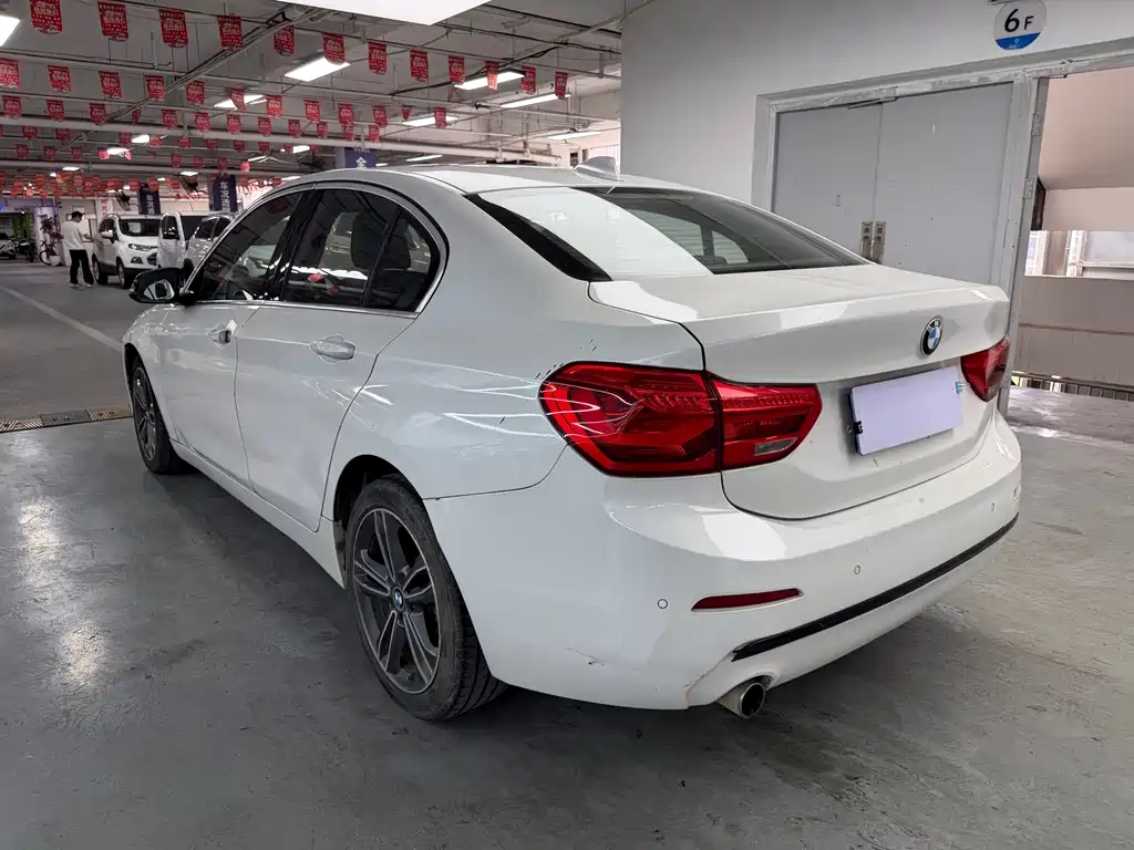 BMW 1 Series 2018 — фото 12