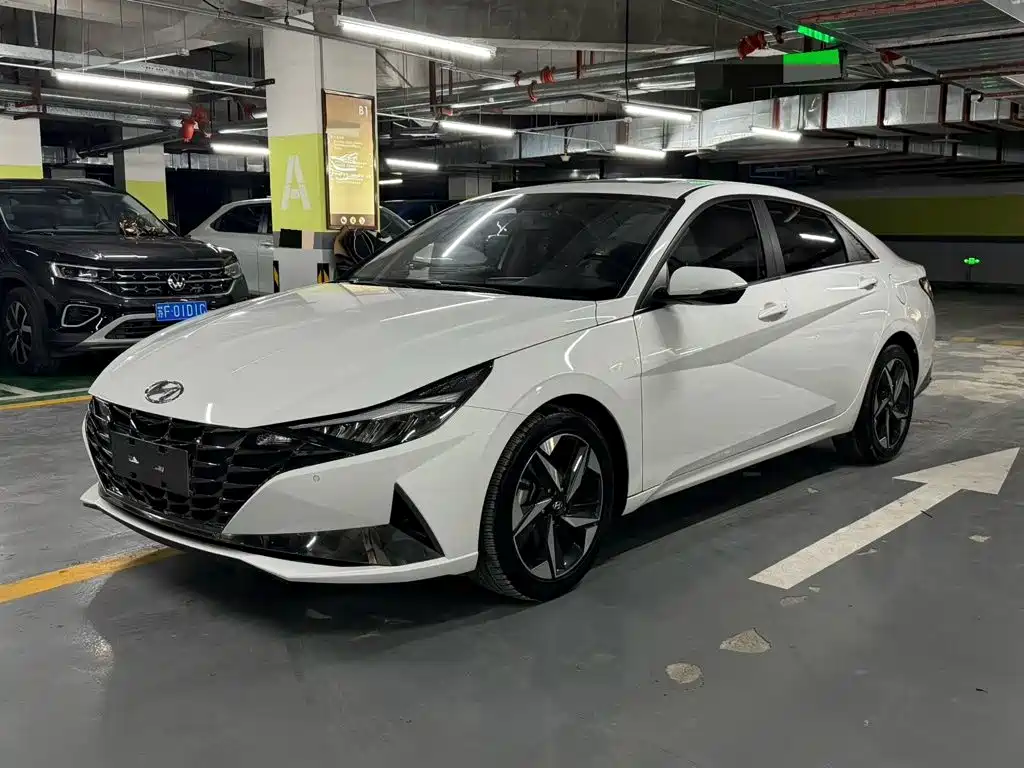Hyundai Elantra 2023 — фото 1