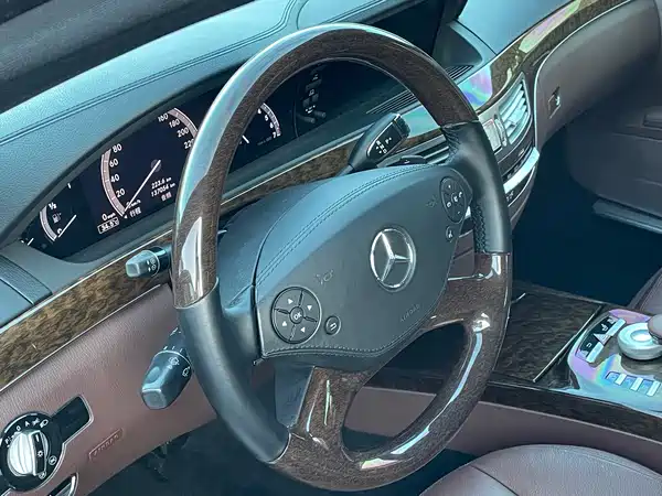 Mercedes-Benz S-Class 2012