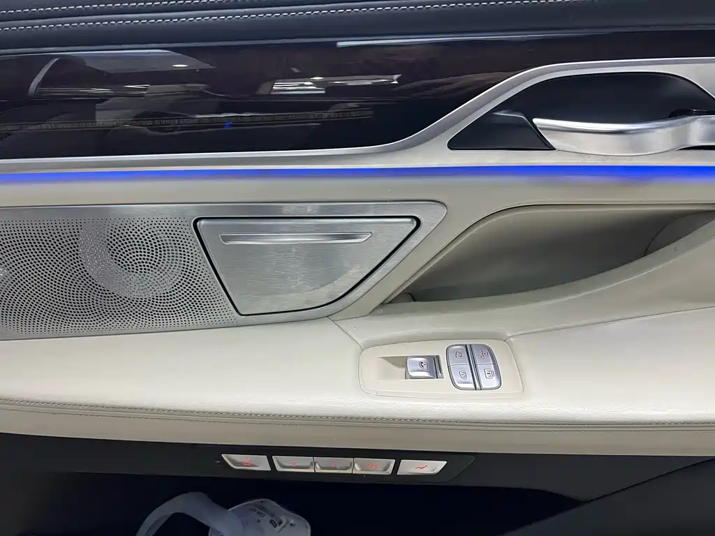 BMW 7 Series 2019 — фото 21