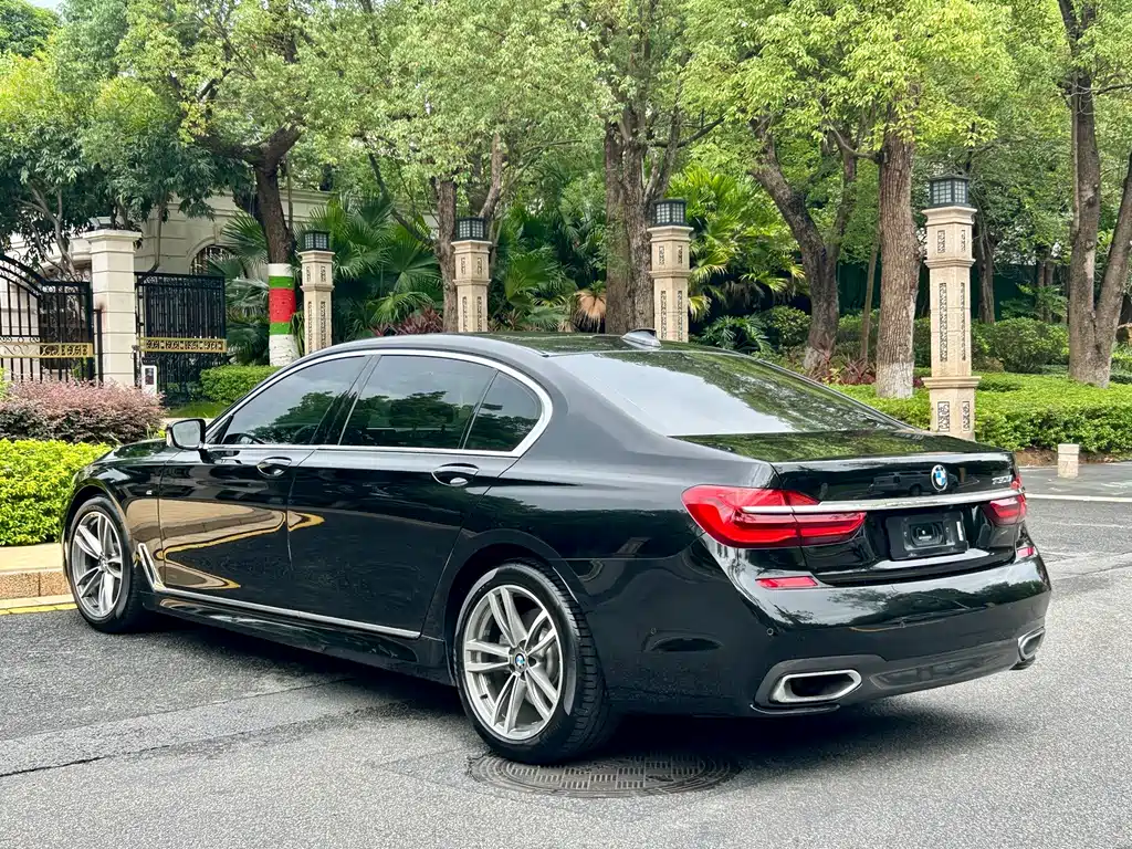 BMW 7 Series 2018 — фото 7