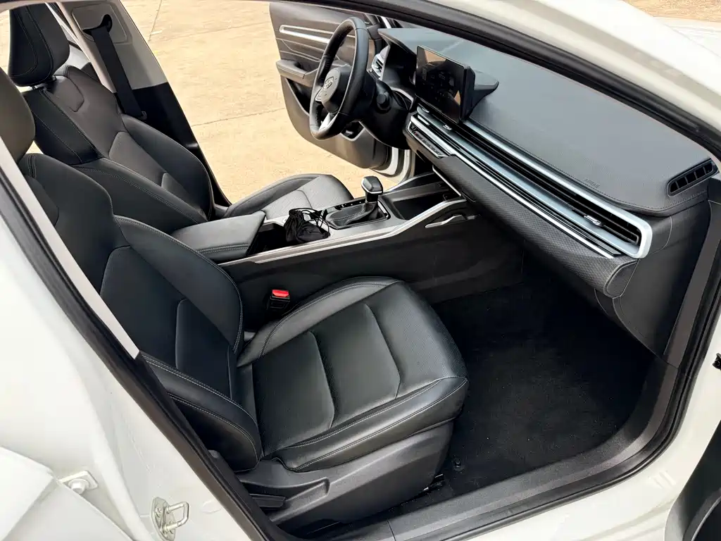Geely Emgrand 2022 — фото 12