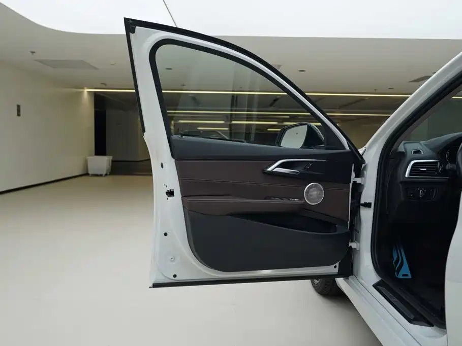 BMW 1 Series 2022 — фото 18