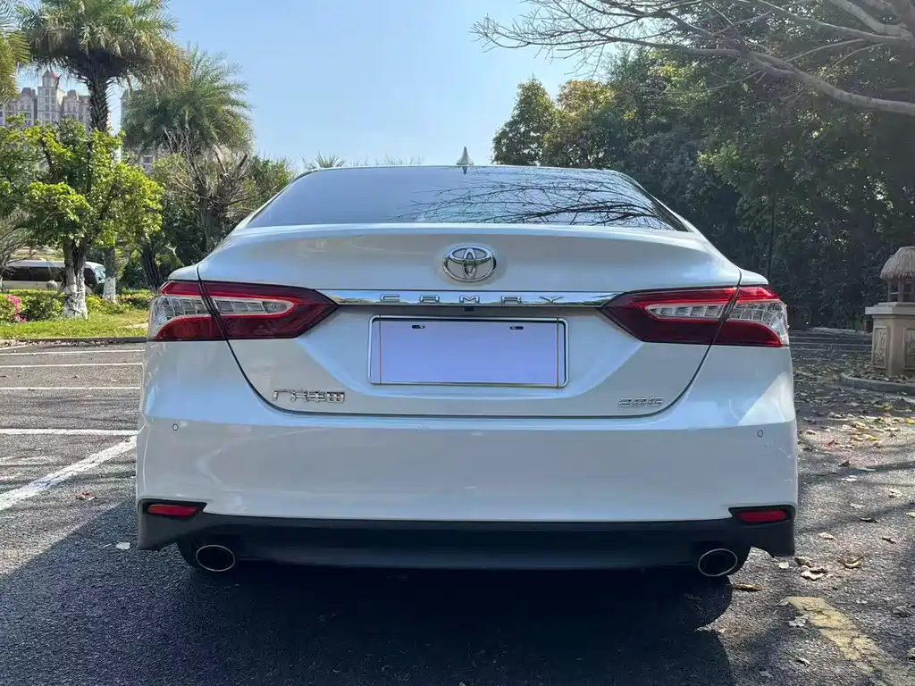 Toyota Camry 2023 — фото 8