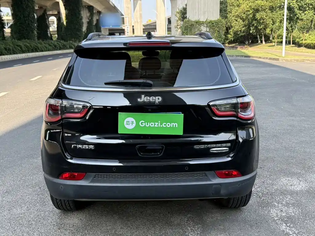 Jeep Compass 2018 — фото 22