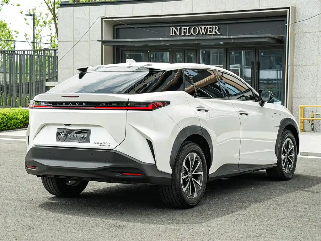 Lexus RZ 2023