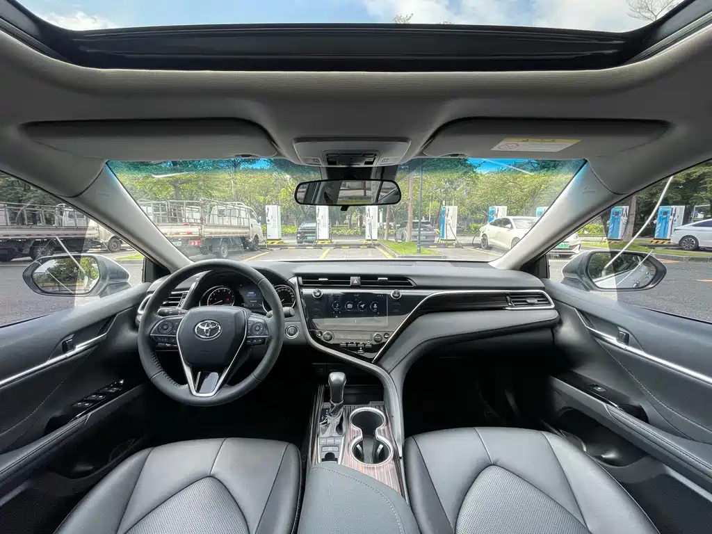 Toyota Camry 2021 — фото 18