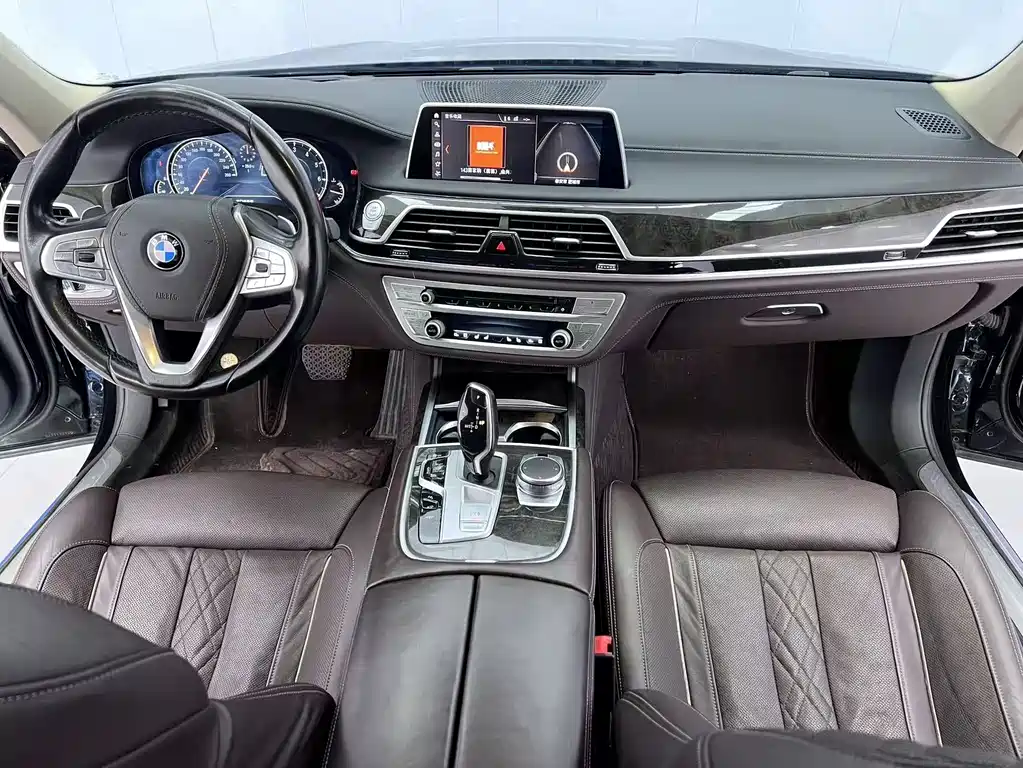 BMW 7 Series 2019 — фото 9