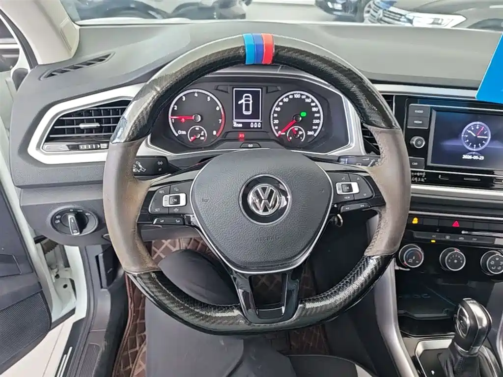 Volkswagen T-Roc 2021 — фото 11