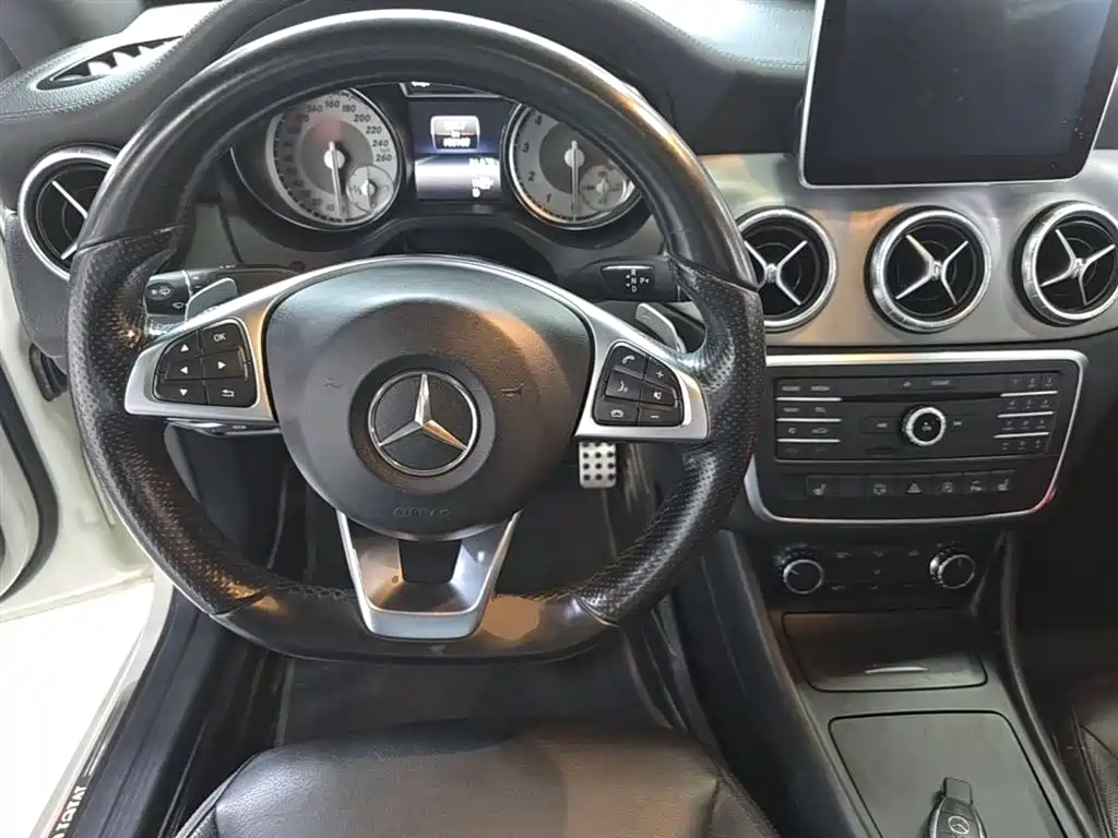 Mercedes-Benz CLA 2016 — фото 11