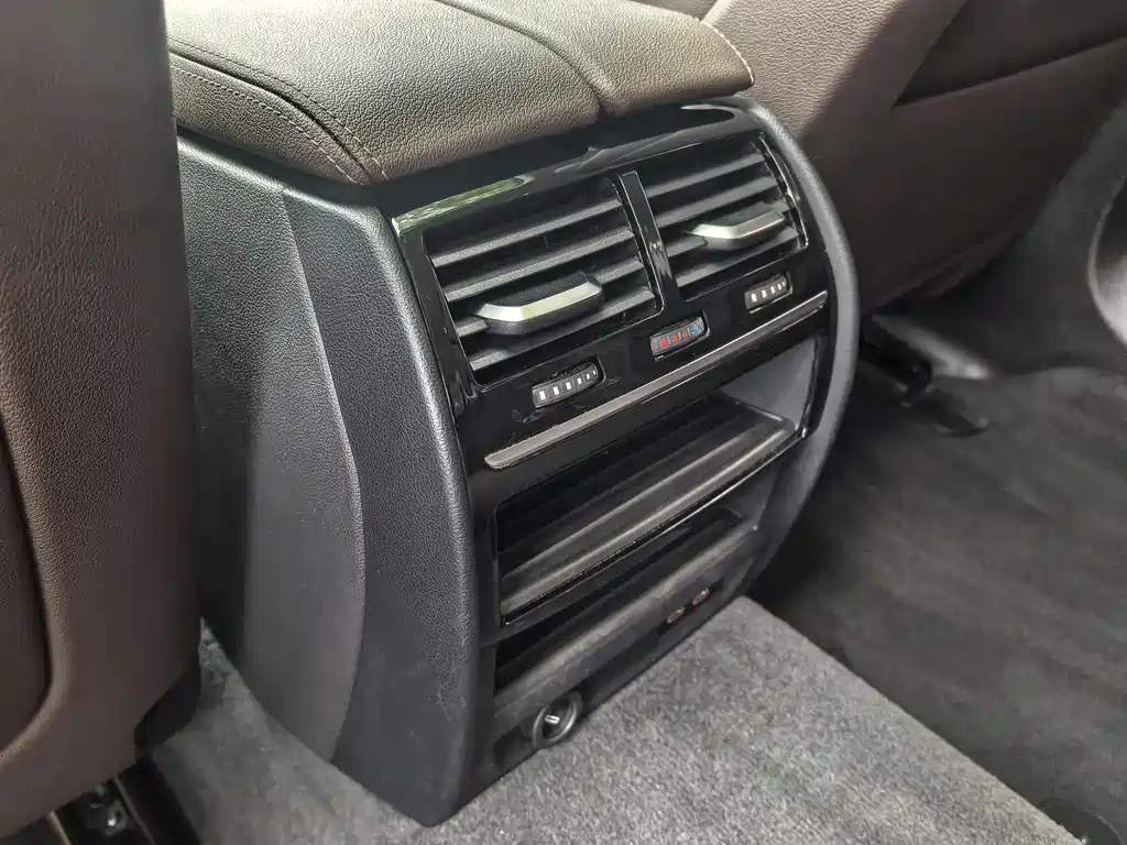 BMW 5 Series 2021 — фото 16