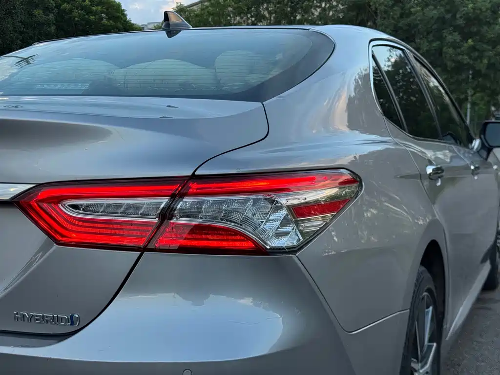 Toyota Camry 2022 — фото 18