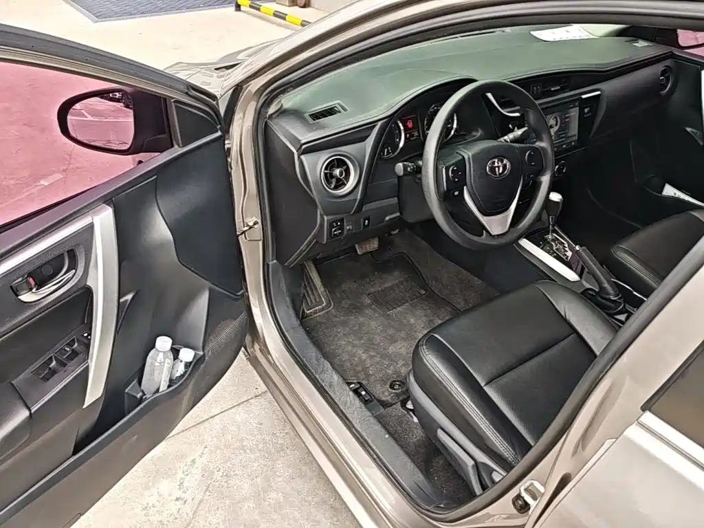 Toyota Corolla 2018 — фото 16