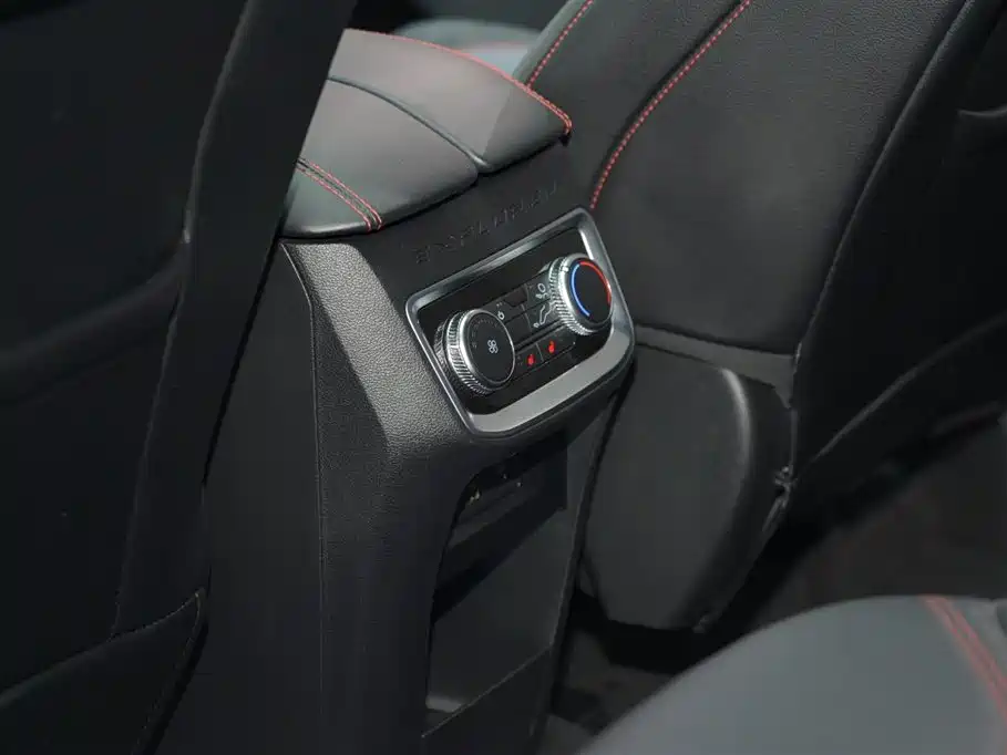 Ford Explorer 2023 — фото 11