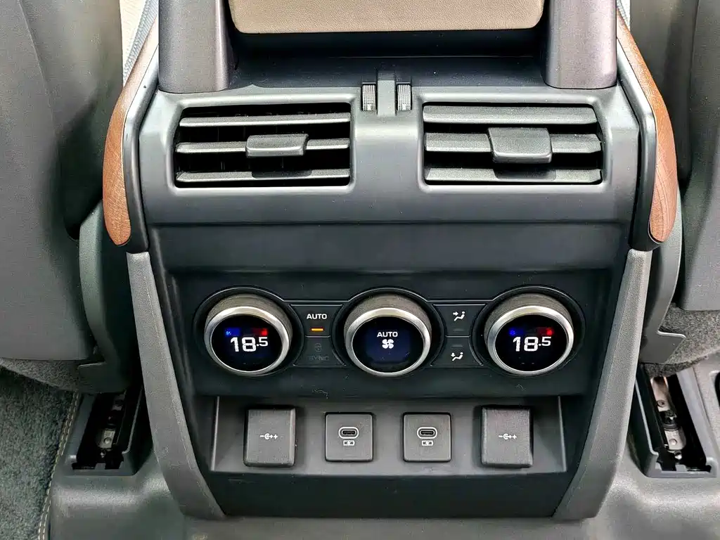 Land Rover Defender 2022 — фото 14