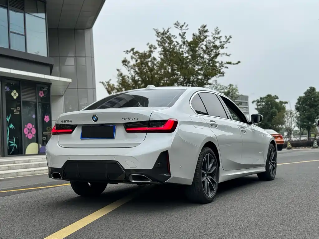 BMW 3 Series 2023 — фото 10