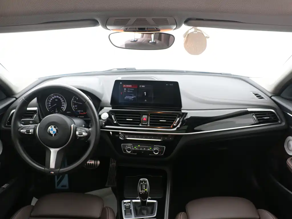 BMW 1 Series 2021 — фото 11