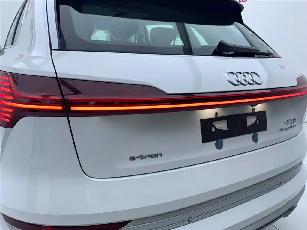 Audi e-tron 2026 — фото 8
