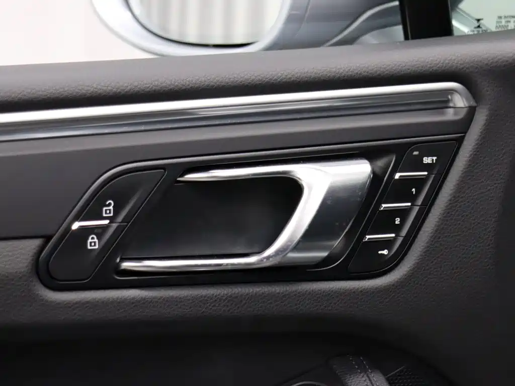 Porsche Macan 2023 — фото 29