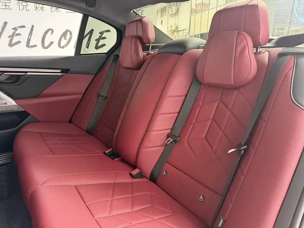 BMW 5 Series 2025 — фото 10