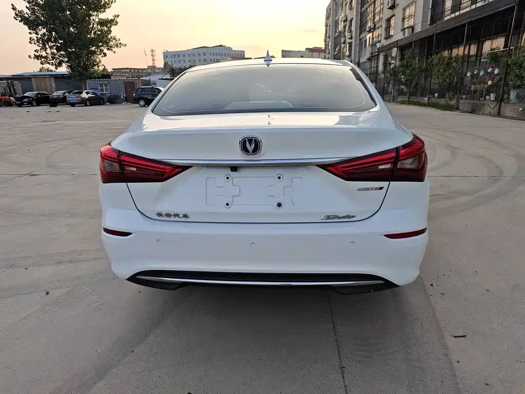 Changan Eado 2018 — фото 14