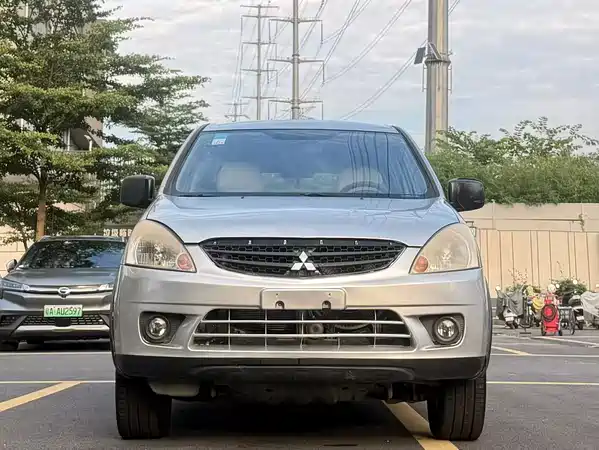 Mitsubishi Junge 2014