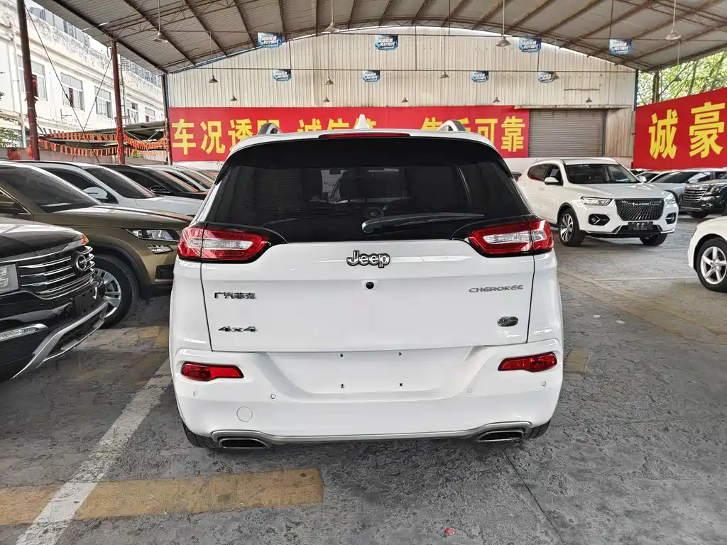 Jeep Cherokee 2018 — фото 11