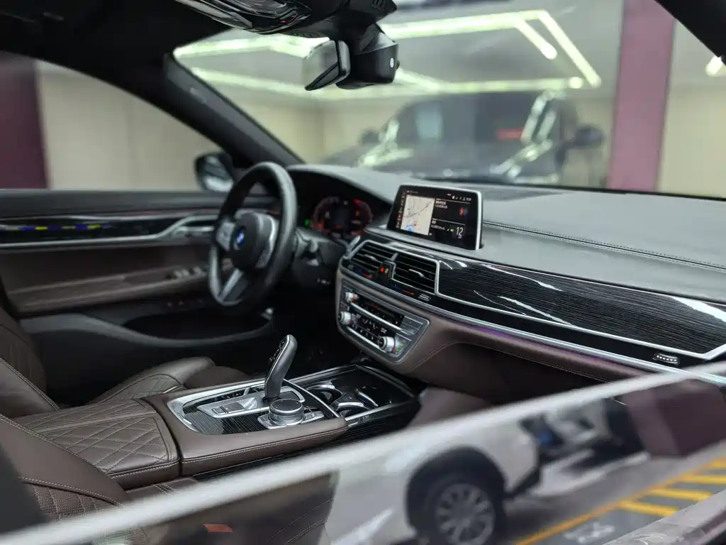 BMW 7 Series 2019 — фото 33