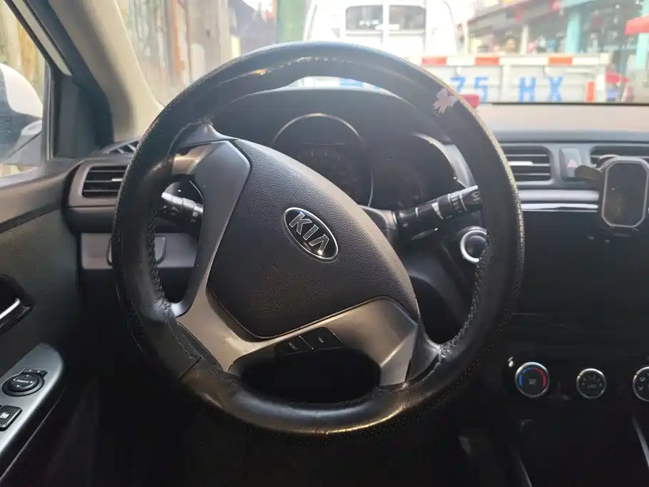 Kia K2 2015 — фото 15