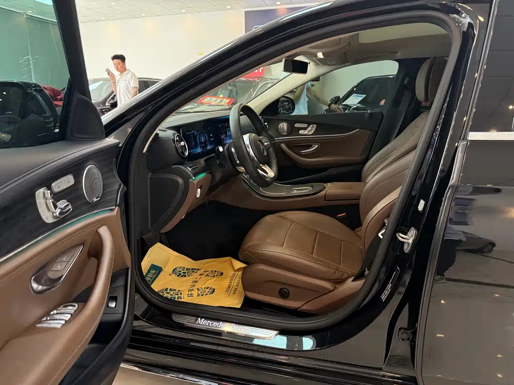 Mercedes-Benz E-Class 2020 — фото 13