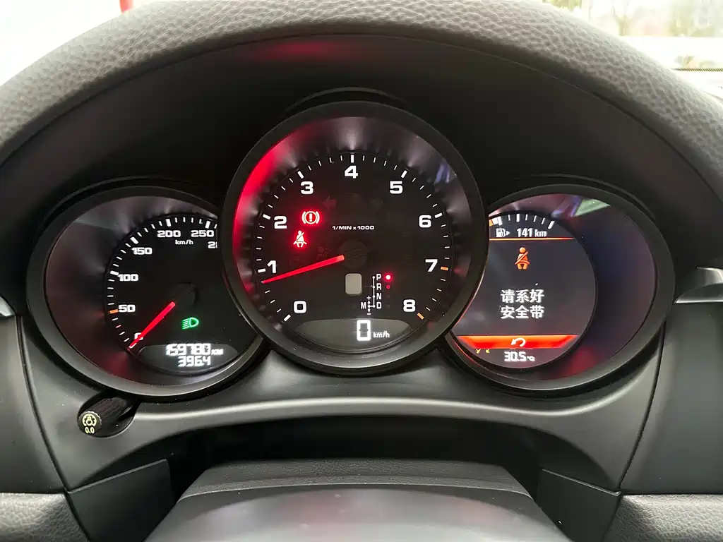 Porsche Macan 2018 — фото 17