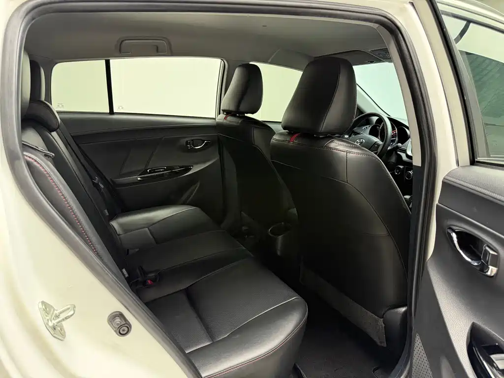 Toyota Yaris L 2022 — фото 11